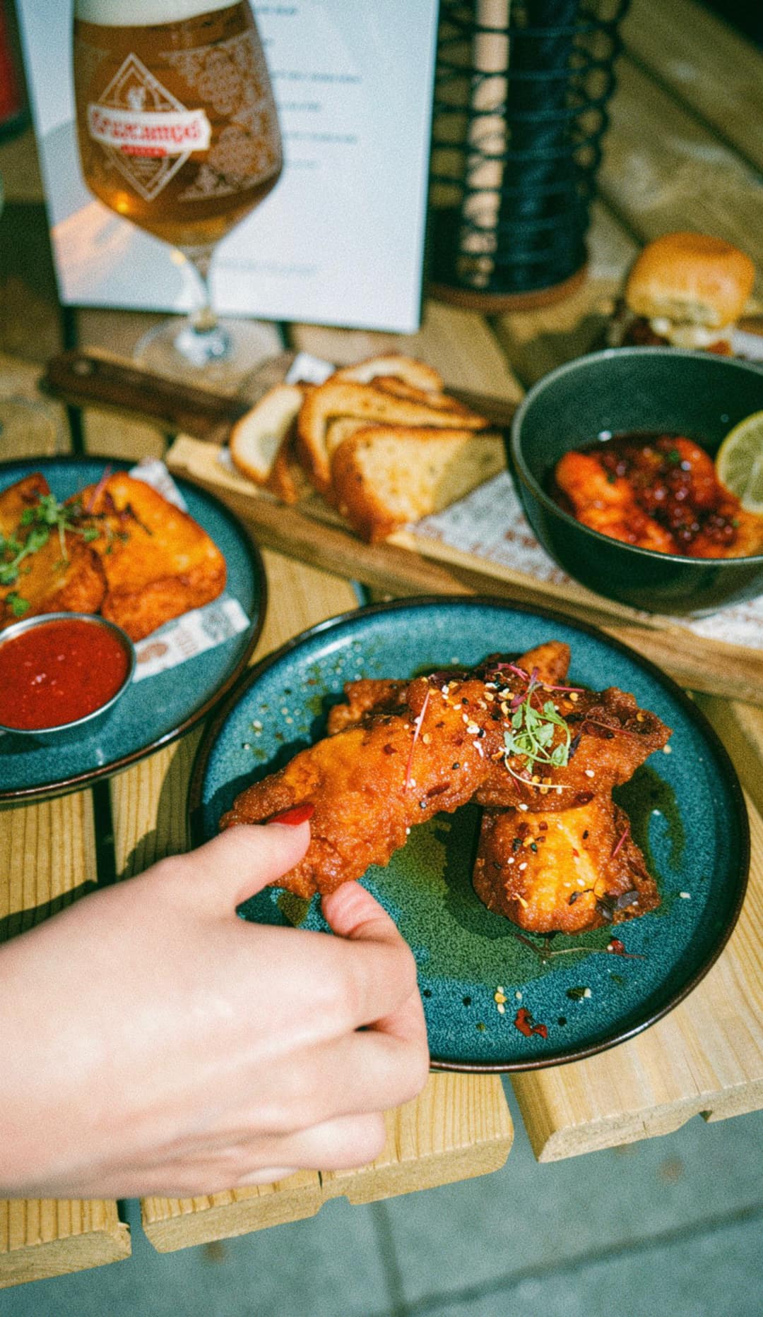 Crispy chicken wings, plated for content day photography